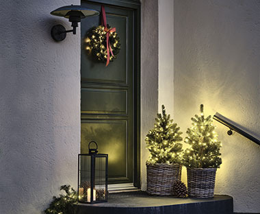 Guirlande lumineuse LED ELDE, couronne de Noël FENRIS et sapin artificiel LED BERLINGR