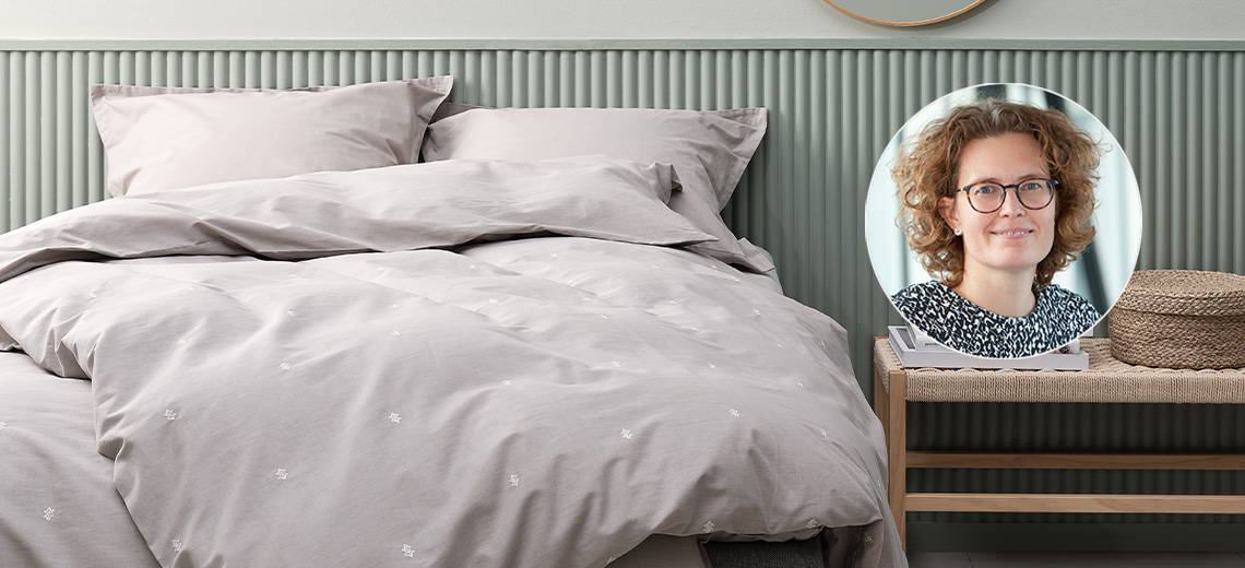Parure de lit en coton gris clair avec la photo de notre acheteuse Berit