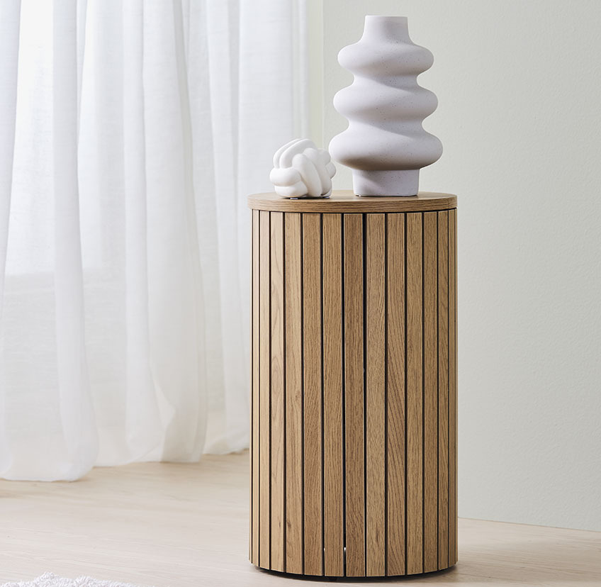 piédestal SPODSBJERG en chêne petite armoire GIVE en vert olive