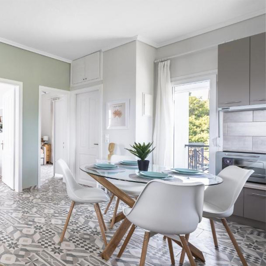 KASTRUP dining chair, AGERBY dining table and STEINAR artificial plant Furnished dining room with dining table, chairs and accessoires