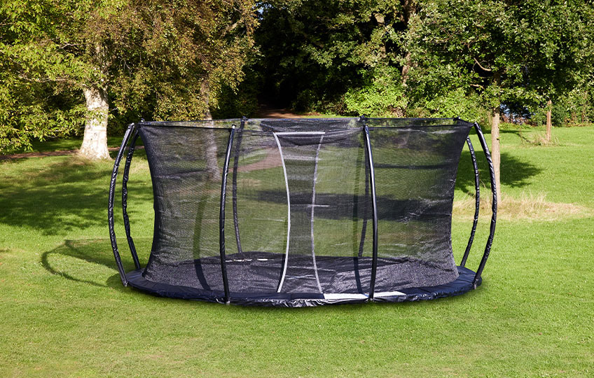 Trampoline enterré avec filet de sécurité et bord extérieur rembourré