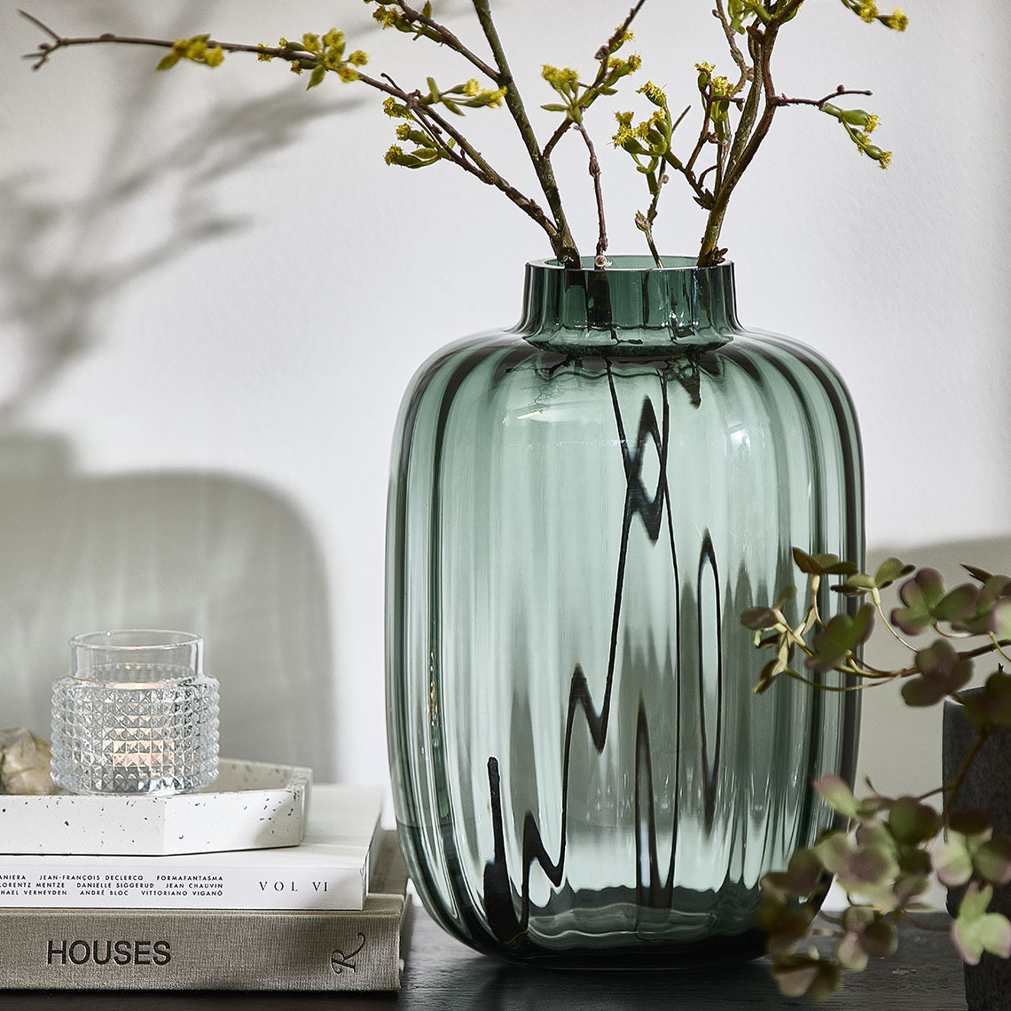 Vase en verre strié et porte-bougies à réchaud