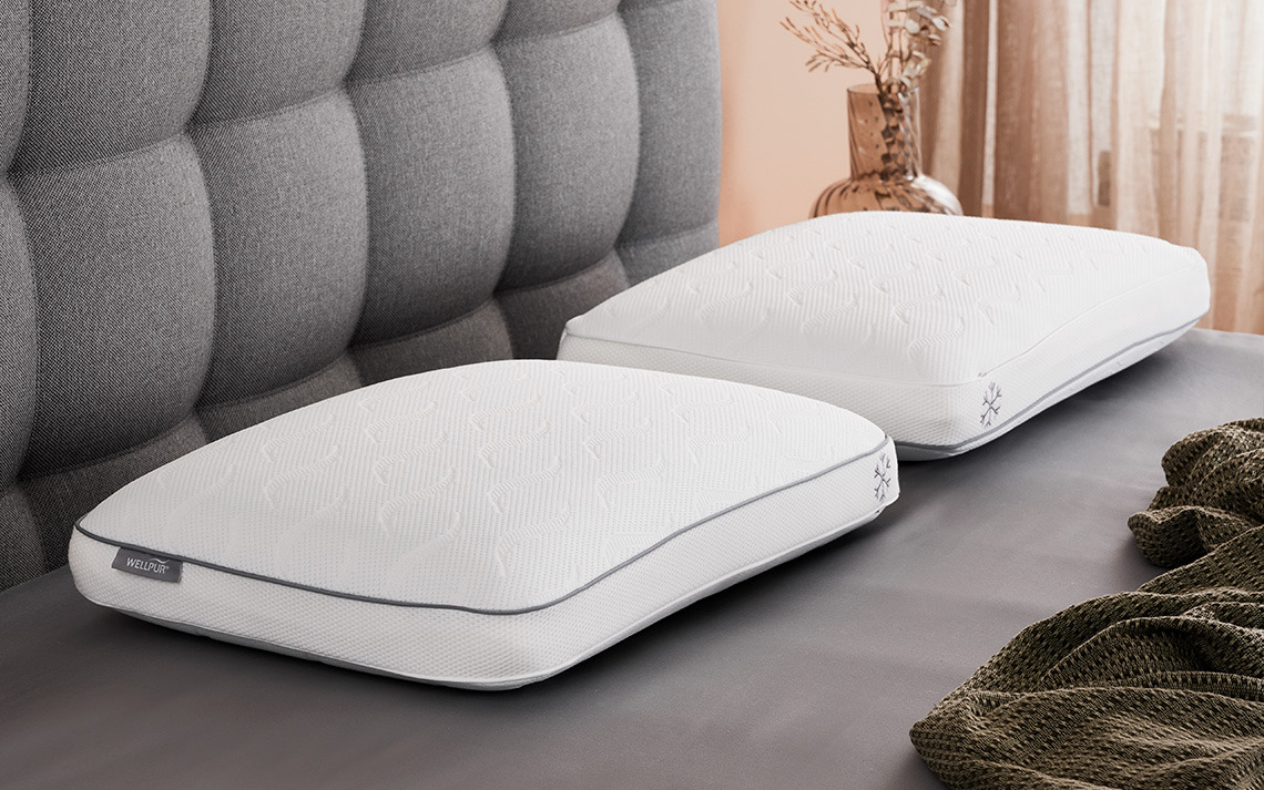 Oreiller en mousse à mémoire VARDO avec une couche de gel rafraîchissant et une housse rafraîchissante Oreillers rafraîchissants en mousse à mémoire de forme et avec housse rafraîchissante sur un lit