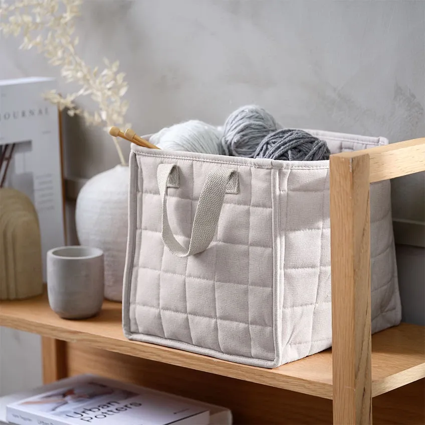 Le panier en tissu KETIL est fabriqué à partir de coton et de polyester recyclés certifiés GRS. Panier en tissu fabriqué en coton et polyester recyclés