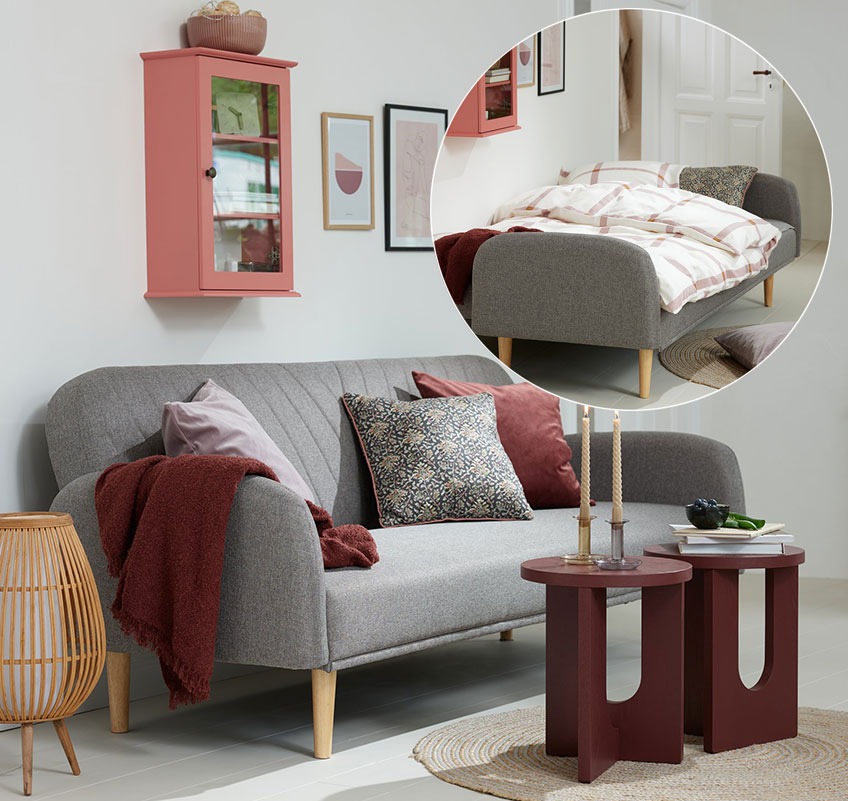 Vitrine murale LOOK IN, canapé convertible PARADIS et tables basses ARCH Vitrine murale rose, canapé convertible gris et tables basses