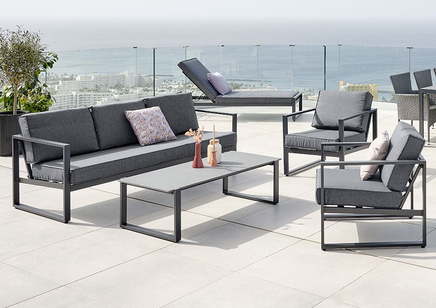 Ensemble lounge et bain de soleil VONGE Ensemble lounge gris foncé et bain de soleil entièrement équipés de coussins à séchage rapide