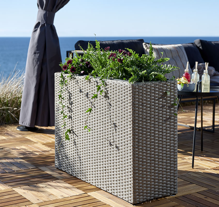 Jardinière surélevée STOKKAND Jardinière surélevée sur un patio en bois