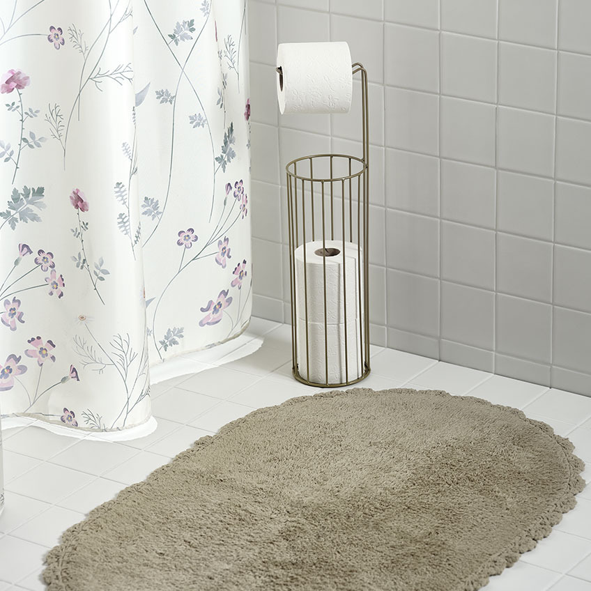 GREVIE shower curtain, SALTVIK bathmat and ALSTER toilet roll holder Shower curtain, bathmat and toilet roll holder in a bathroom